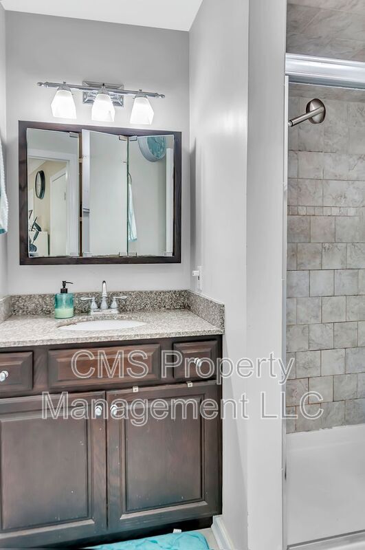 Building Photo - 22 Hickory Ct