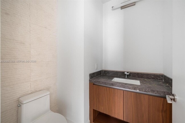 Building Photo - 175 SE 25th Rd