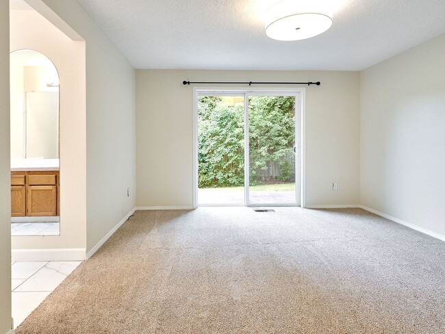 Building Photo - 3 bed, 2 bath single-level home in South Salem