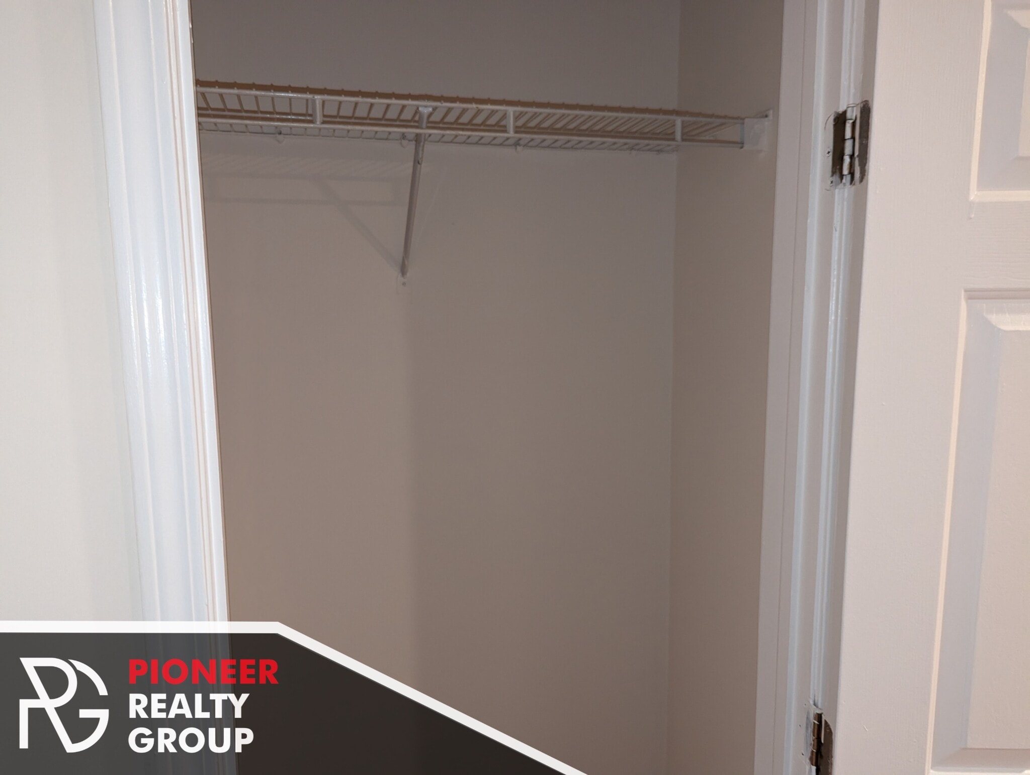 Building Photo - 914 W Dakin St