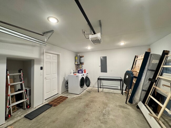 Building Photo - 4505 Hillcrest Ave
