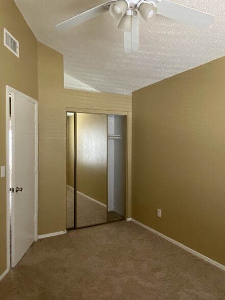 Building Photo - 5061 W Chicago Cir S