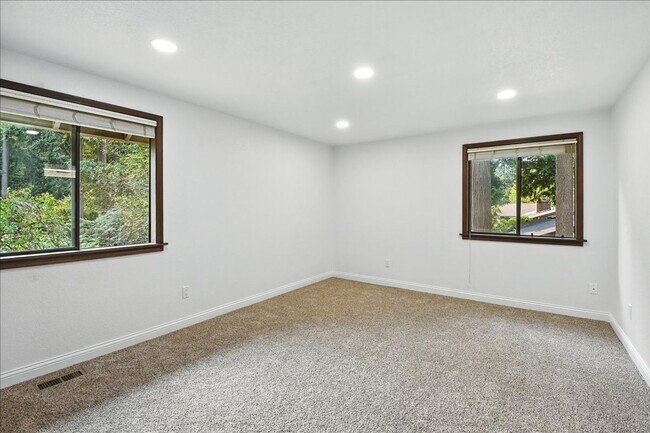 Building Photo - 3bd/2.25ba Edmonds House