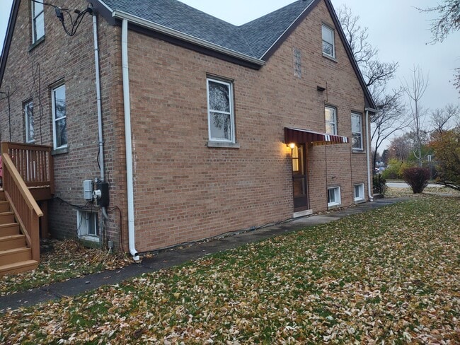 Building Photo - 5056 Jarvis Ave