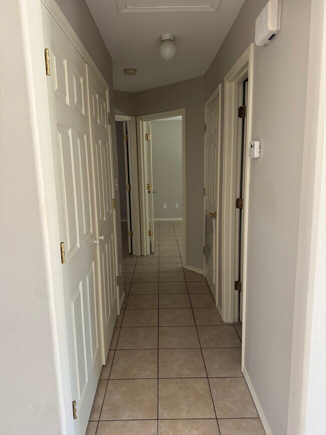 Building Photo - 2408 Moonlight Ln