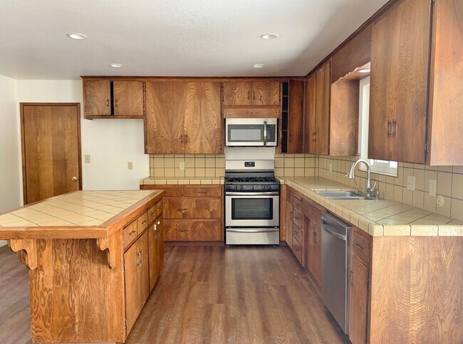 Building Photo - Single Story Country Home in Tres Pinos, Ca