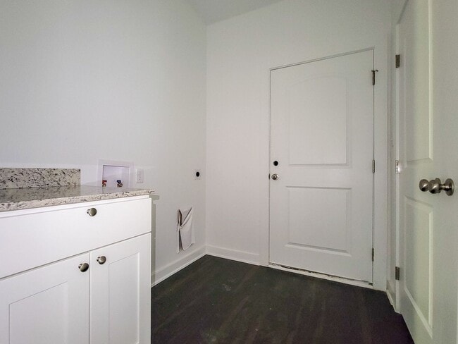 Building Photo - Beautiful 3 BR, 2 BA in Corsicana