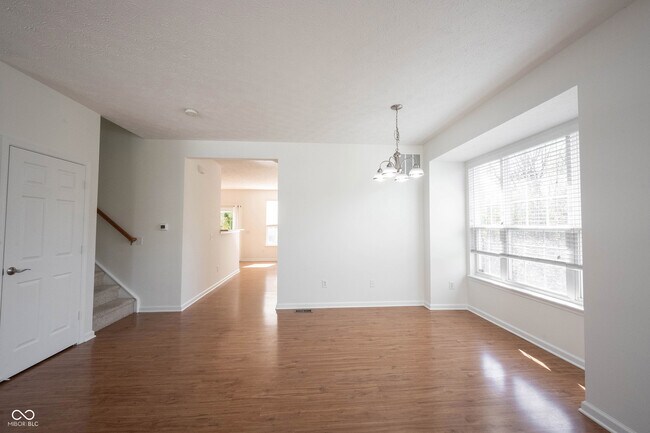 Building Photo - 9009 Mercer Dr