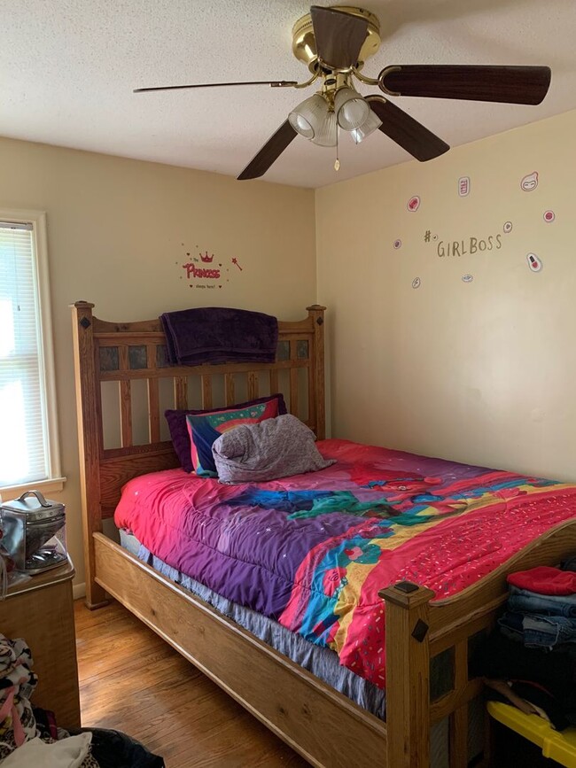 Building Photo - Beautiful 4 Bedroom 1 Bathroom in North Mi...