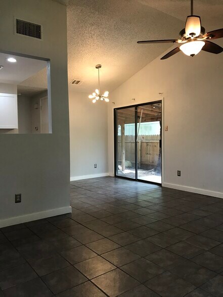 Building Photo - 8757 Birmingham Dr