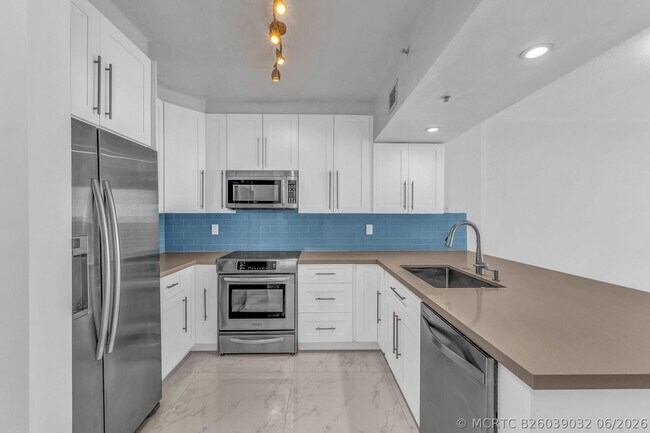 Building Photo - 3020 NE 32nd St