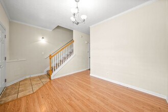 Building Photo - 2 Bedroom Condo For Rent With Community Swimming Pool!