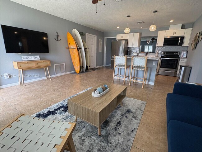 Building Photo - 333 Palm Cir