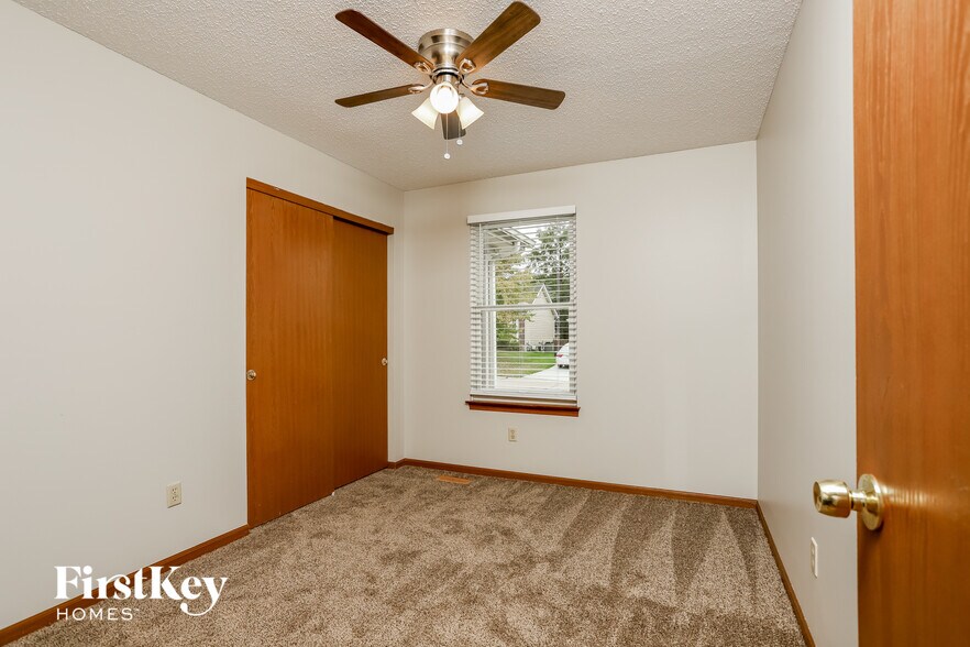 Building Photo - 515 Misty Moss Ln