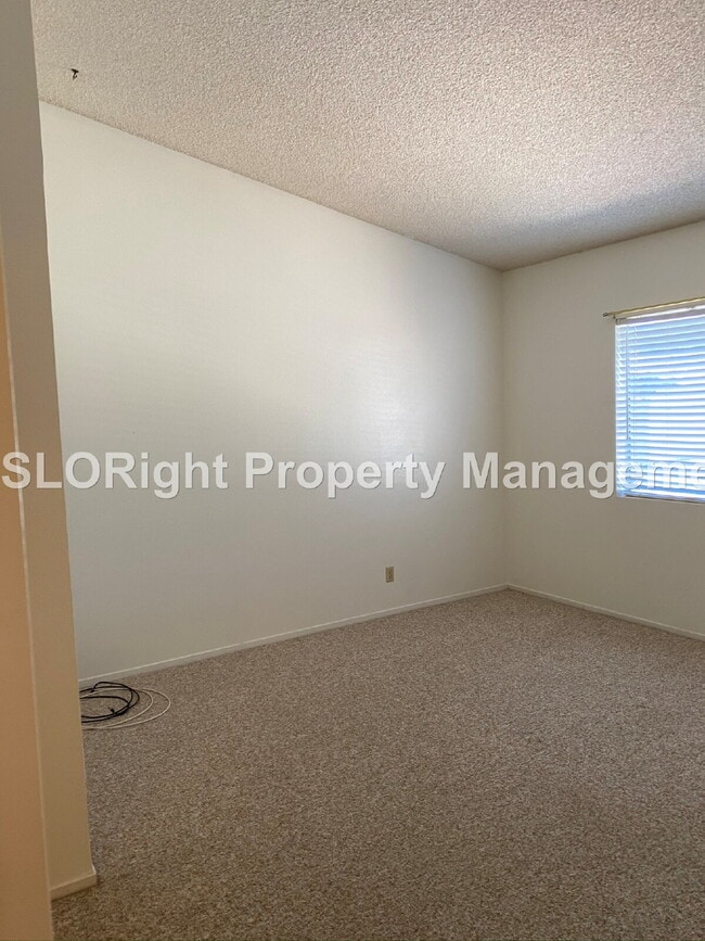 Building Photo - AVAILABLE SEPTEMBER- 2 Bedroom/ 2 Bathroom Condo In Laguna Lake Area