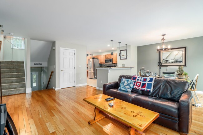 Building Photo - 601 Larson Dr
