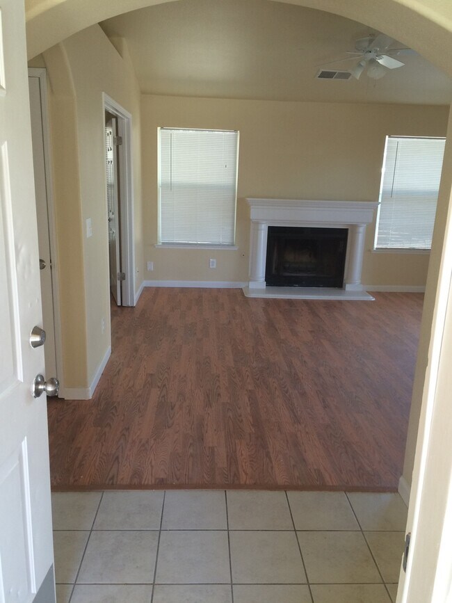 Building Photo - Madera Home for Rent