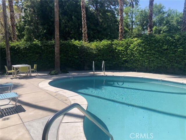 Building Photo - 1010 E Palm Canyon Dr