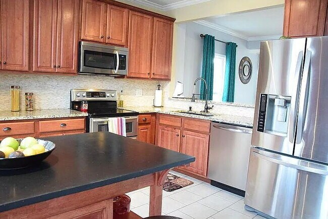 Building Photo - Discover Potential: Expansive 2,439 Sq Ft Space in Vibrant Nashville Locale!