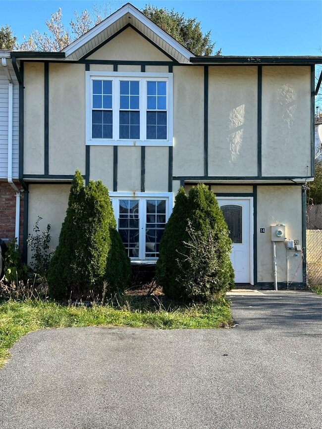 Primary Photo - 14 Columbine Ct