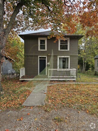 Building Photo - VICTORIAN STYLE HOME!!!