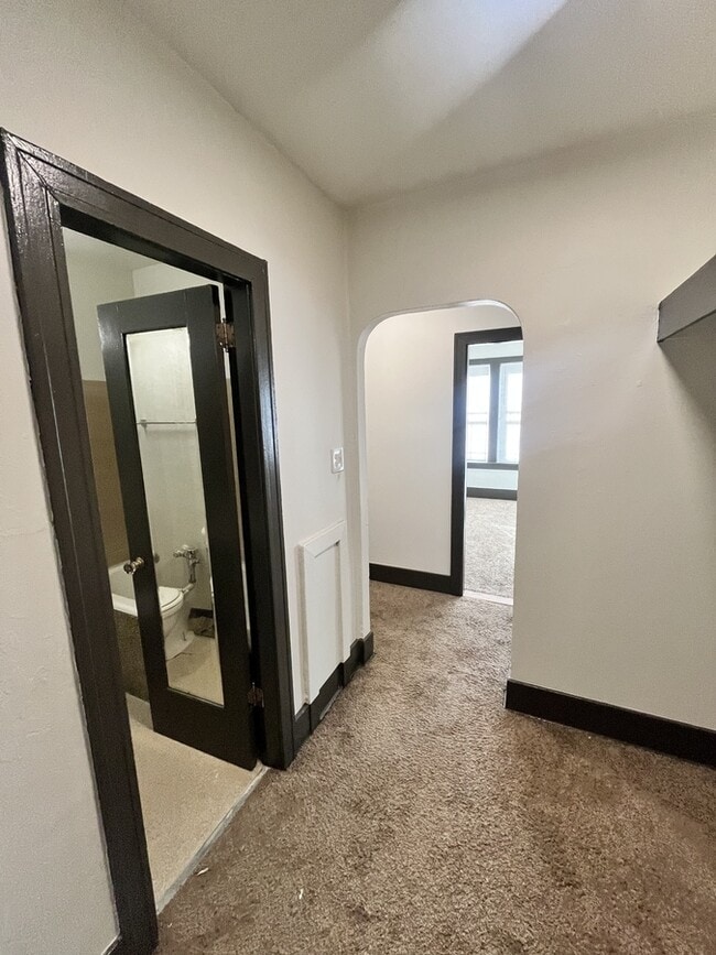 Building Photo - 16 N Broadway St