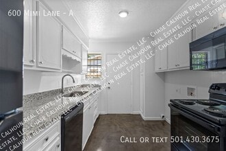 Building Photo - 600 Mimi Ln