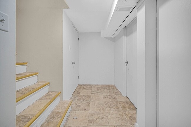 Building Photo - Charming Custom Home in Miller Beach!