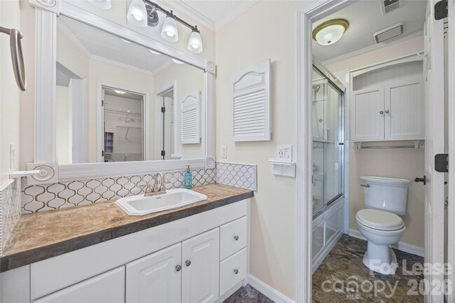 Building Photo - 372 Northwest Dr