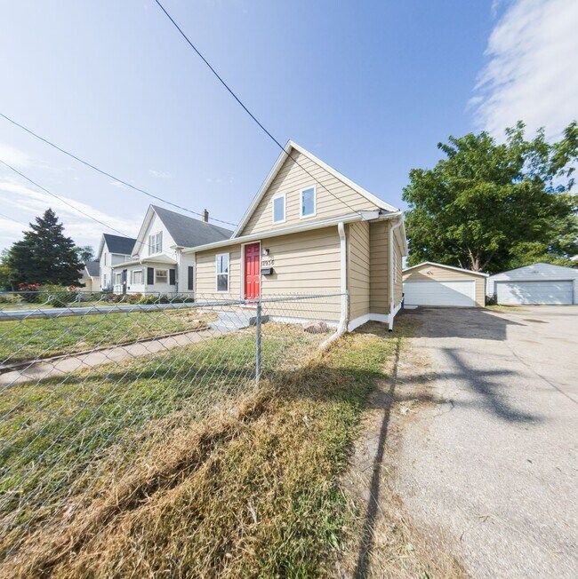 Building Photo - 2936 Dean Ave