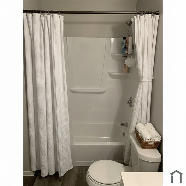 Building Photo - 501_Three Outsider