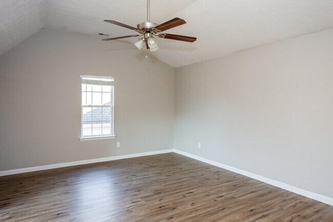 Building Photo - 7033 Tanners Creek Dr