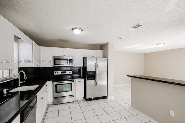Building Photo - 621 SW 176th Ave