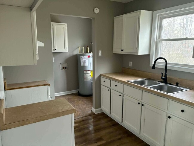 Building Photo - 213 Poplar St