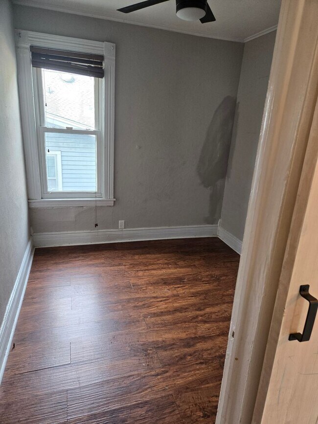 Building Photo - 128 Dale St