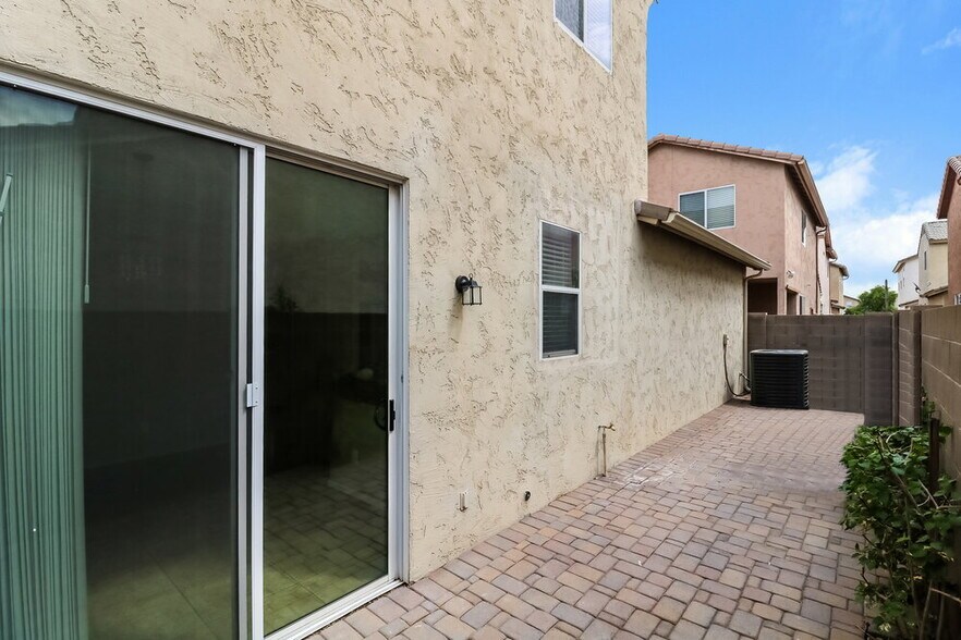 Building Photo - 5229 W Albeniz Pl