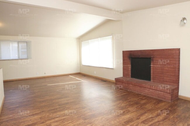 Building Photo - Three Bedroom with Covered Parking Spot!