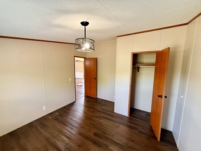 Building Photo - 2948 Ellejoy Rd