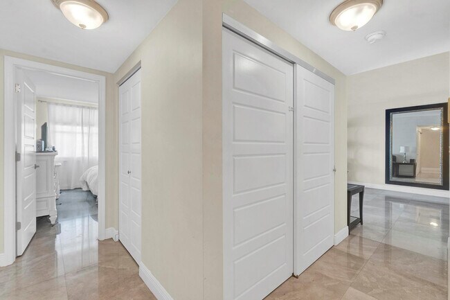 Building Photo - 1980 S Ocean Dr