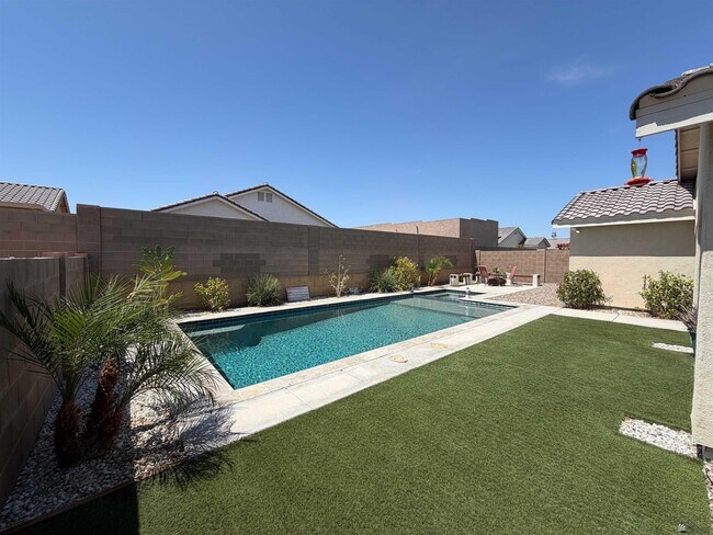 Building Photo - 12625 E 48th Dr