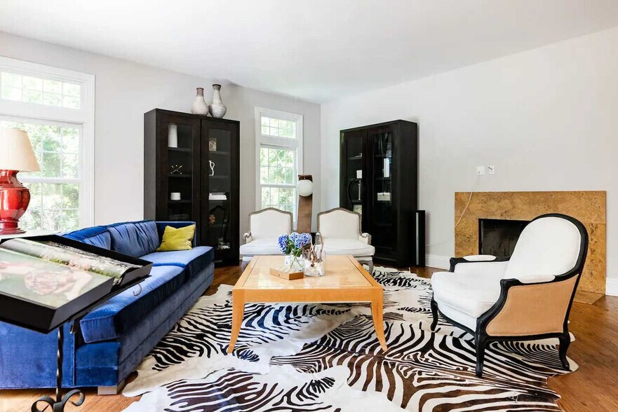 Building Photo - 19 Old School House Ln