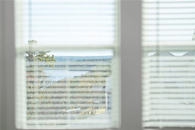 Building Photo - 1042 Winding Br Dr