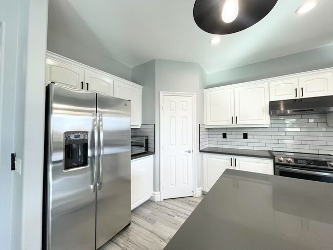 Building Photo - Welcome to a stunning 4-bedroom, 3-bath Home