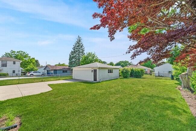 Building Photo - 1023 S Wolf Rd