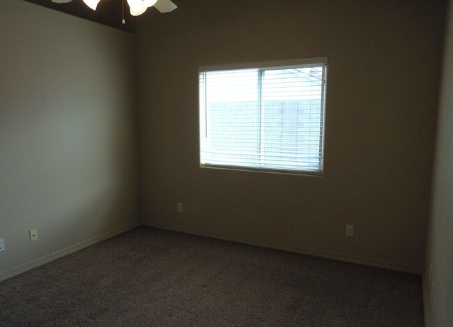 Building Photo - Beautiful Solar-Powered 3-Bedroom Home in the Heart of Kingman