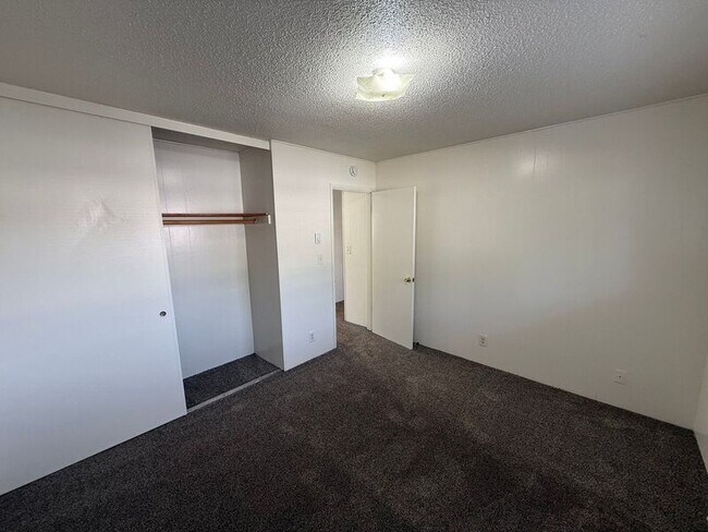 Building Photo - 550 SW Levens St