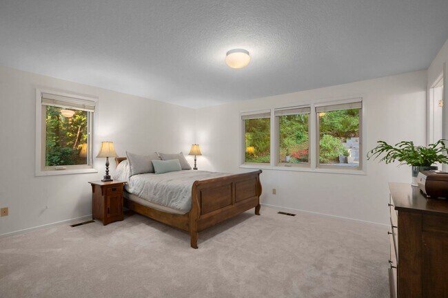 Building Photo - Beautiful 3 bedroom home in Lake Oswego!