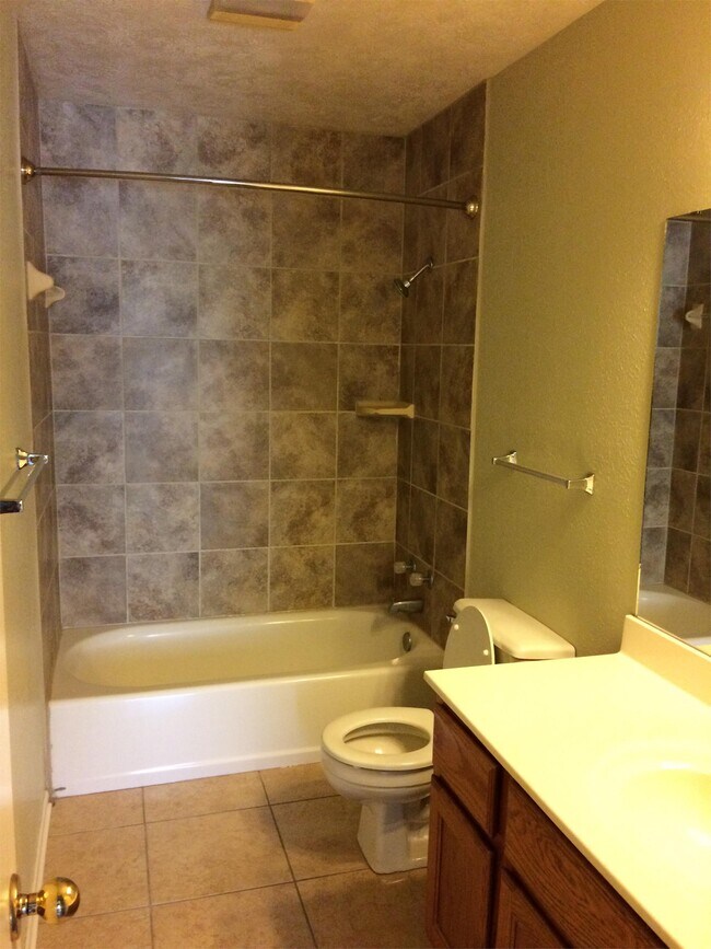 Building Photo - 4009 Hunter Creek Dr