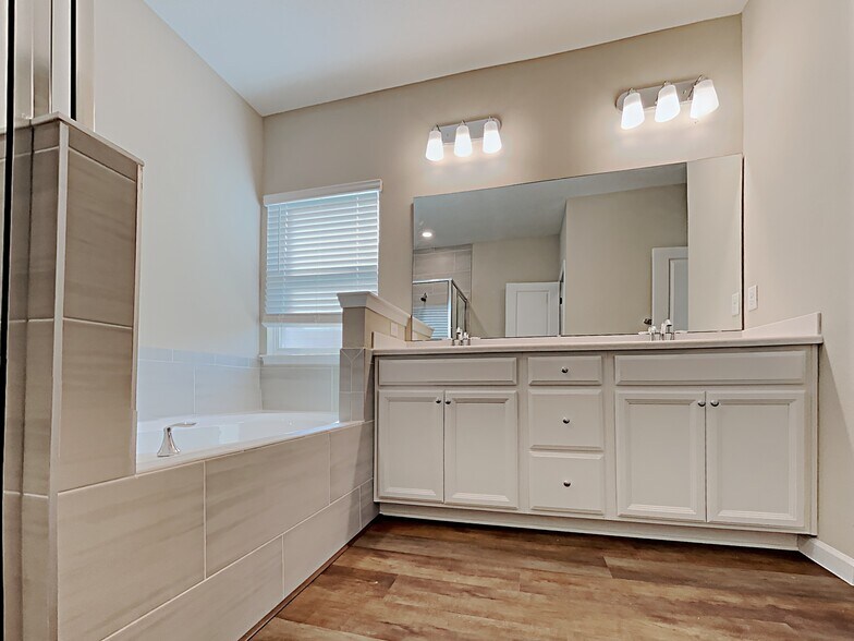 Building Photo - 123 Edge Pk Trl