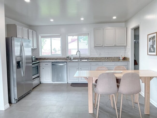 Building Photo - 4669 S 300 E